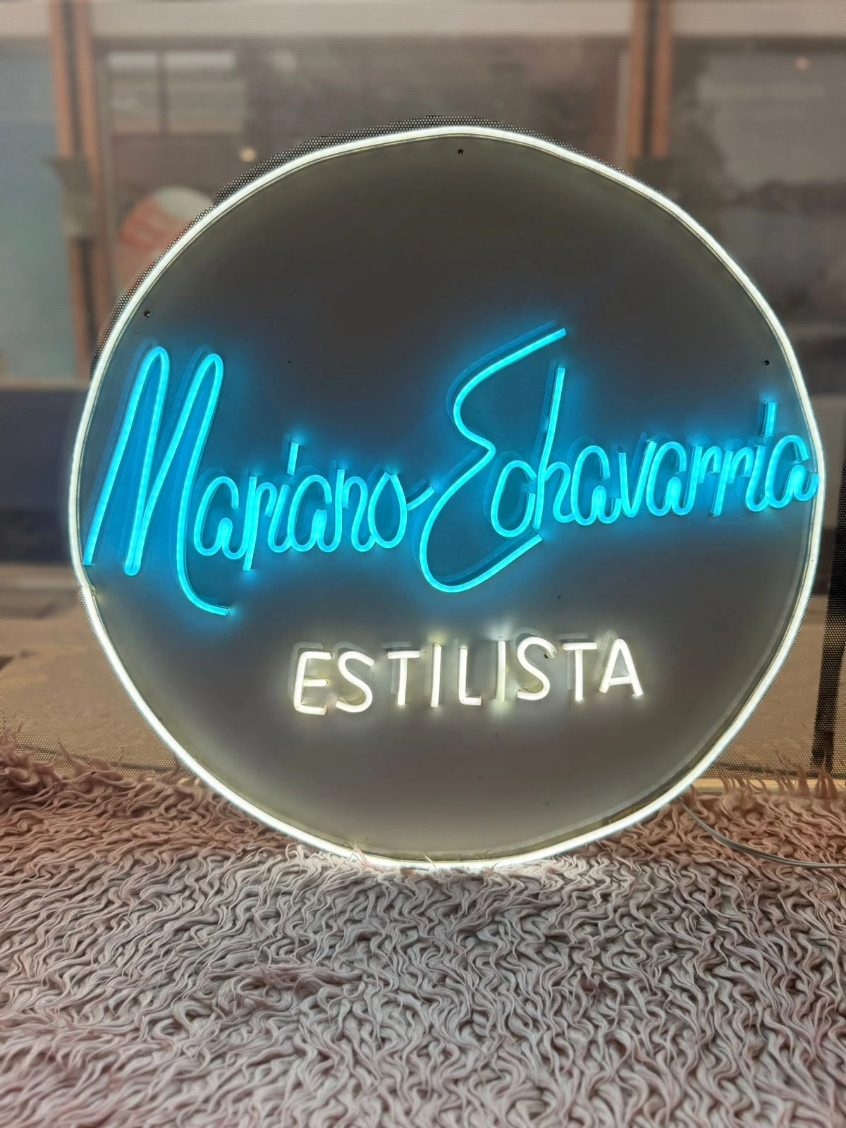 Cartel oficial Mariano Echavarría Estilista